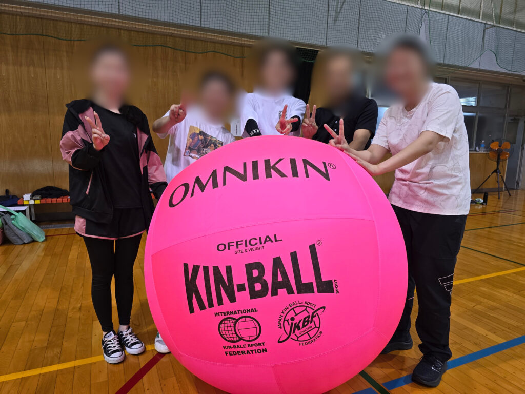 キンボール１位の集合写真